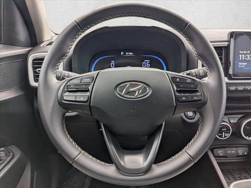 Used 2025 Hyundai Venue Limited FWD image 13