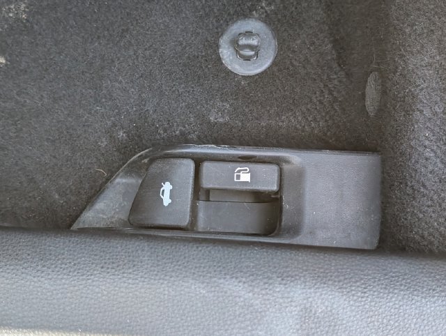 Used 2025 Toyota Corolla LE FWD image 21