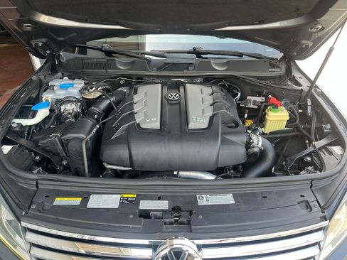 Used 2016 Volkswagen Touareg TDI AWD/4WD image 47