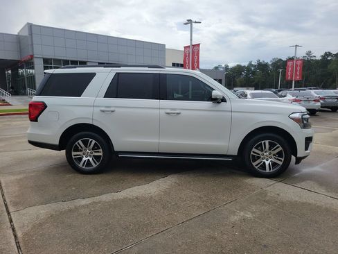 Used 2023 Ford Expedition XLT RWD image 9