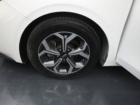 Used 2019 Kia Forte LXS FWD image 15