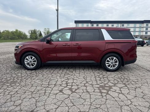 Used 2024 Kia Carnival LX FWD image 2