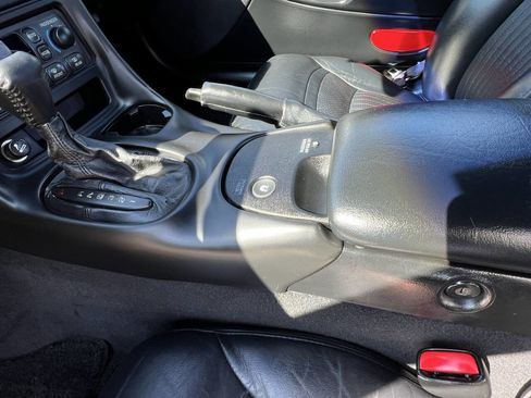 Used 2001 Chevrolet Corvette Coupe w/ Preferred Equipment Group2 image 33