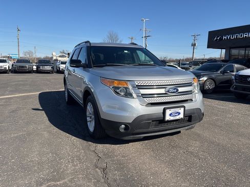 Used 2013 Ford Explorer XLT image 3