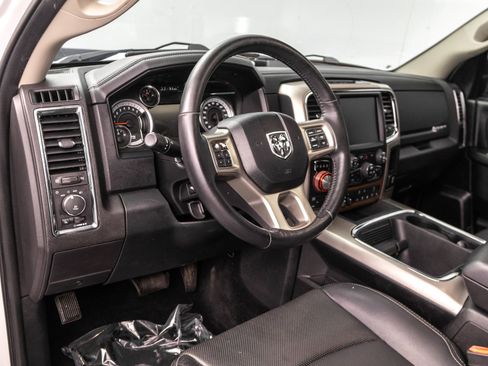 Used 2017 RAM 1500 Laramie w/ Convenience Group AWD/4WD image 4