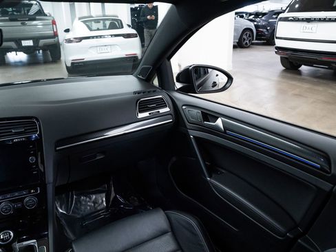 Used 2019 Volkswagen Golf R 4-Door image 10