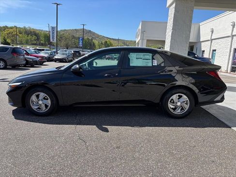 New 2026 Hyundai Elantra SE FWD image 24