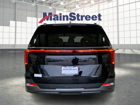 Used 2025 Kia Carnival SX Prestige image 4