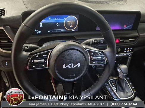 Certified 2025 Kia Seltos EX image 17