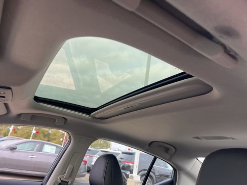 Used 2024 Nissan Sentra SR w/ SR Premium Package image 11