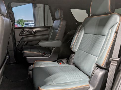Used 2025 GMC Yukon AT4 w/ AT4 Premium Package AWD/4WD image 17