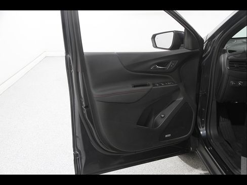 Certified 2022 Chevrolet Equinox RS w/ RS Leather Package AWD/4WD image 4