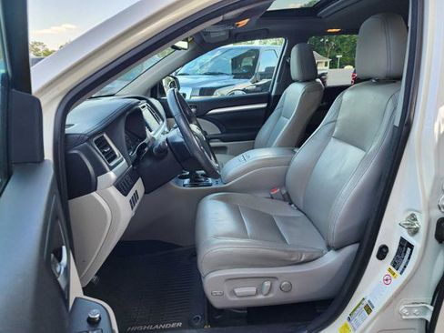 Used 2014 Toyota Highlander XLE AWD/4WD image 11