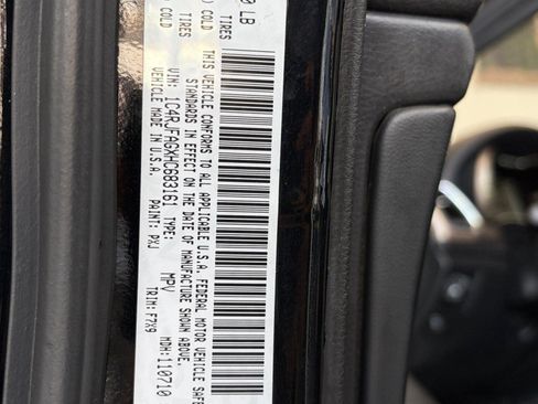 Used 2017 Jeep Grand Cherokee Laredo AWD/4WD image 30