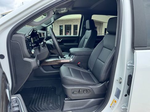 Used 2025 Chevrolet Silverado 2500 LT w/ Trail Boss Package AWD/4WD image 14
