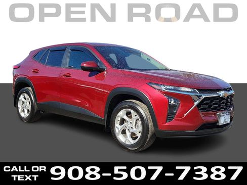 Used 2024 Chevrolet Trax LS w/ LS Convenience Package image 1