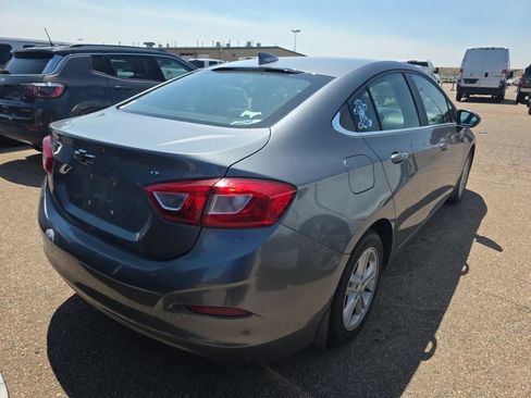 Used 2018 Chevrolet Cruze LT w/ Sun And Sound Package FWD image 5