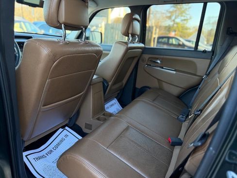 Used 2011 Jeep Liberty Limited w/ Tire & Wheel Group image 11