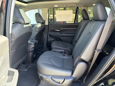 New 2026 Toyota Grand Highlander Platinum AWD/4WD image 28