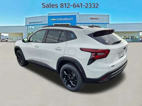 New 2026 Chevrolet Trax LT w/ Driver Confidence Package FWD image 3