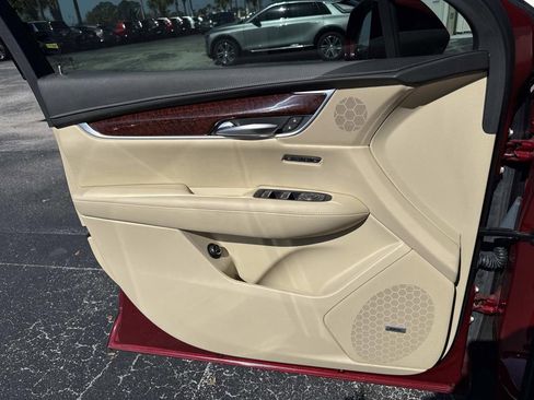 Used 2018 Cadillac XT5 Premium Luxury image 18