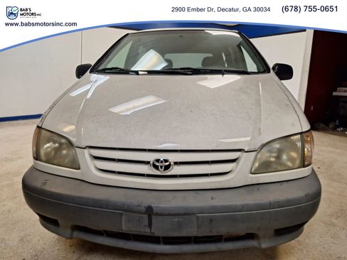 Used 2001 Toyota Sienna LE image 3