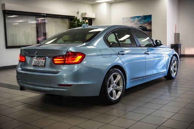 Used 2014 BMW 320i Sedan RWD image 6