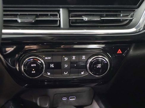 Used 2025 Chevrolet Trax ACTIV w/ Sunroof Package image 46