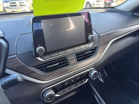 Used 2024 Nissan Altima 2.5 SV image 13