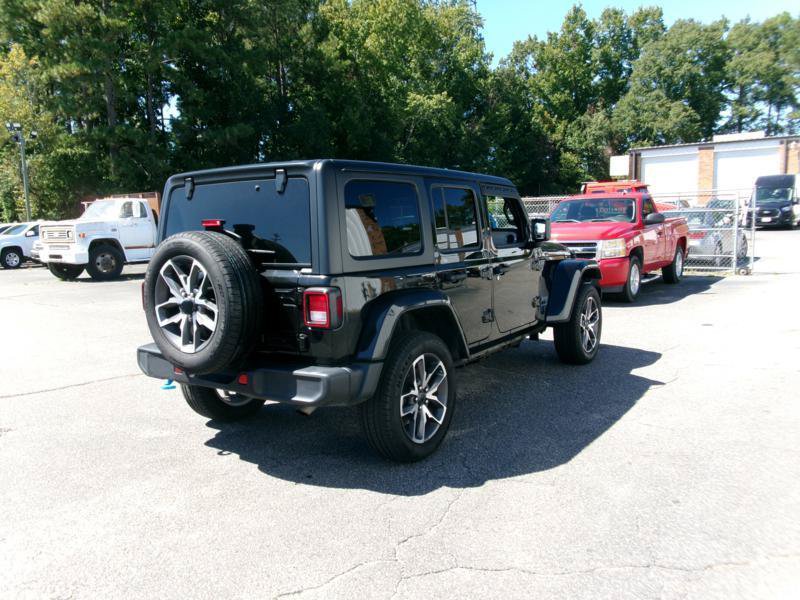 Used 2024 Jeep Wrangler Unlimited AWD/4WD image 10