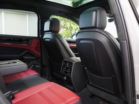 Used 2025 Porsche Cayenne GTS AWD/4WD image 75