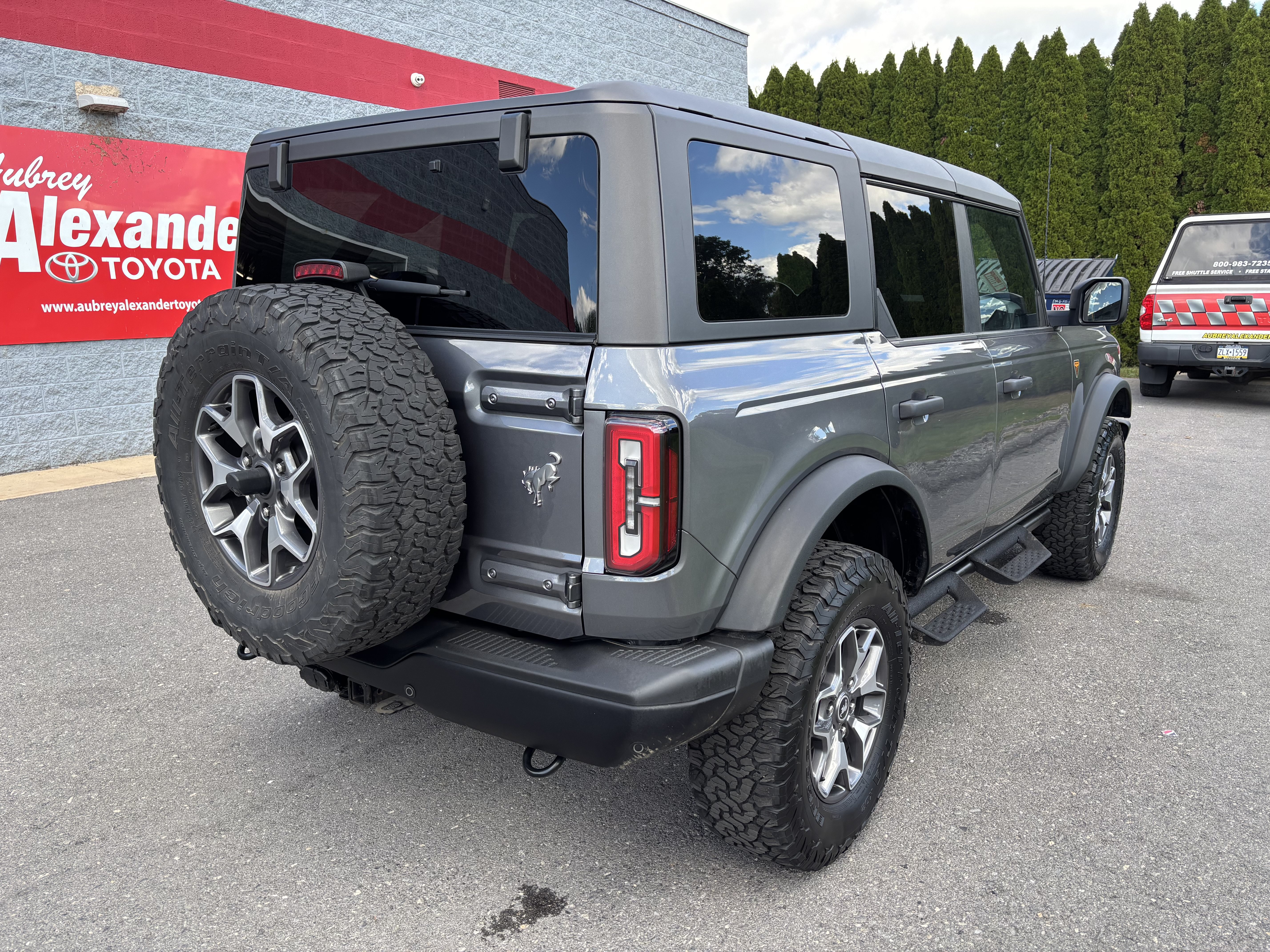Used 2023 Ford Bronco Badlands AWD/4WD image 3