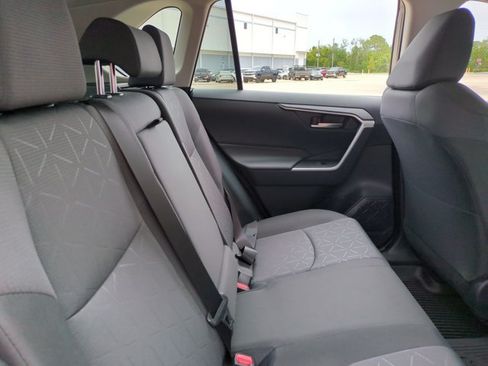 Used 2025 Toyota RAV4 XLE AWD/4WD image 19