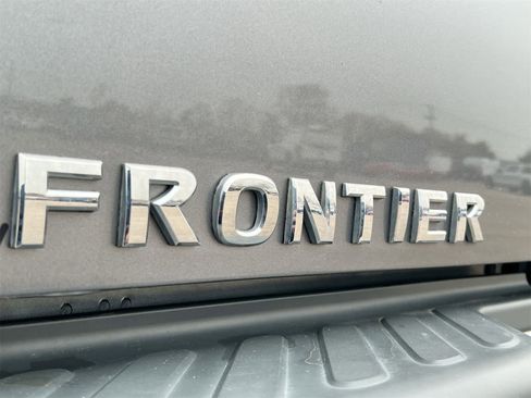 Used 2018 Nissan Frontier SV image 13