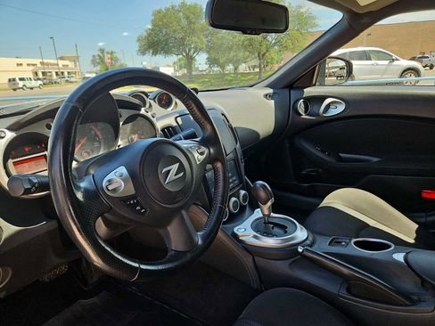 Used 2020 Nissan 370Z Coupe RWD image 13