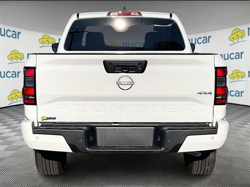 Used 2025 Nissan Frontier SV image 5