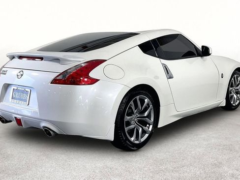 Used 2014 Nissan 370Z Coupe RWD image 2
