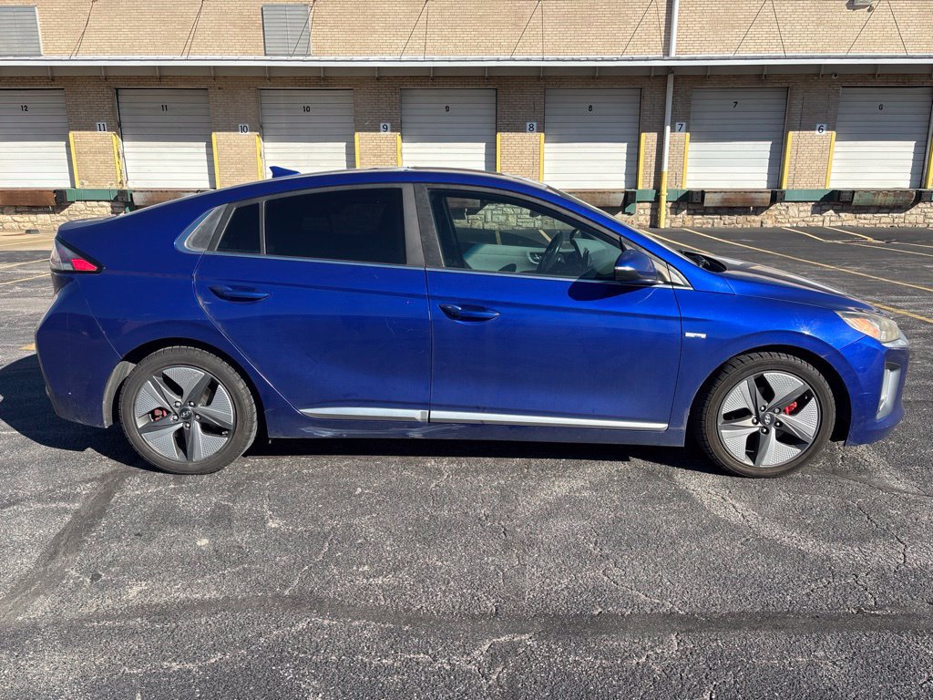 Used 2020 Hyundai Ioniq SEL FWD image 2