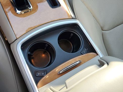 Used 2014 Chrysler 300 C image 28