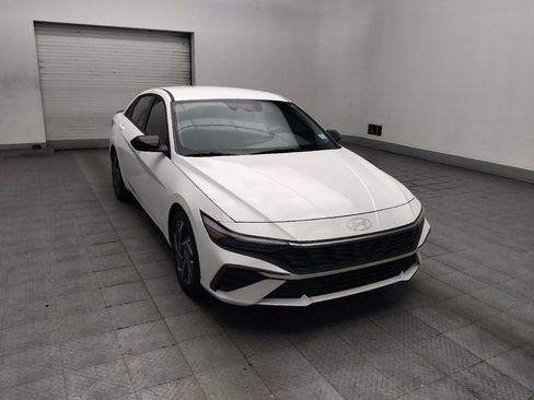Used 2025 Hyundai Elantra Sport FWD image 13