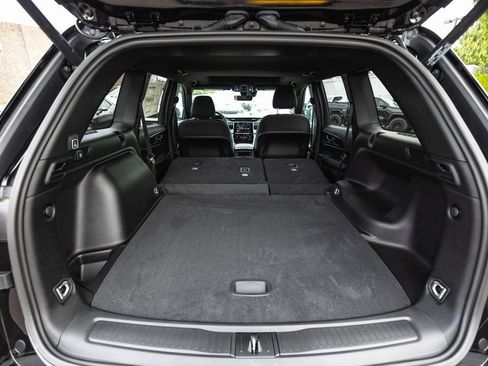 New 2025 Jeep Grand Cherokee Laredo X w/ Luxury Tech Group I AWD/4WD image 33