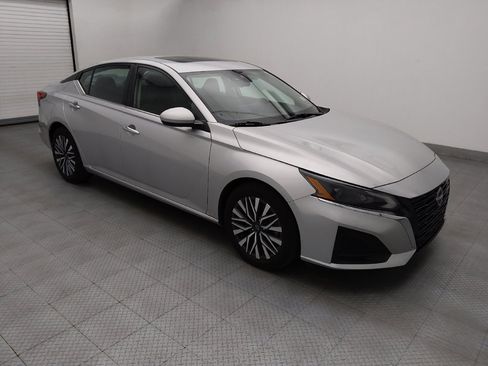 Used 2023 Nissan Altima 2.5 SV w/ SV Premium Package FWD image 11