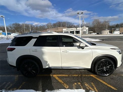 Used 2023 Nissan Pathfinder Platinum w/ Black Appearance Package image 9