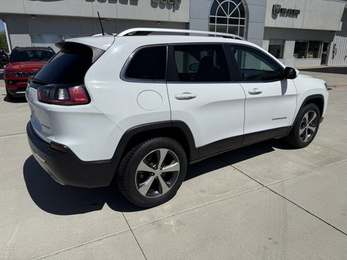 Used 2019 Jeep Cherokee Limited AWD/4WD image 7