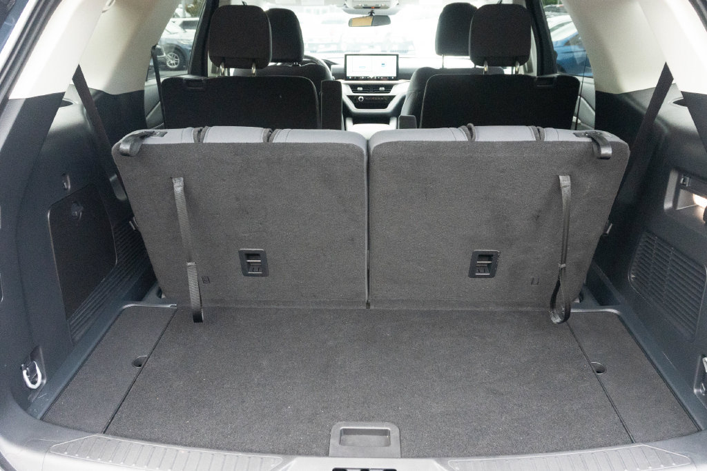 Used 2025 Ford Explorer Active RWD image 14