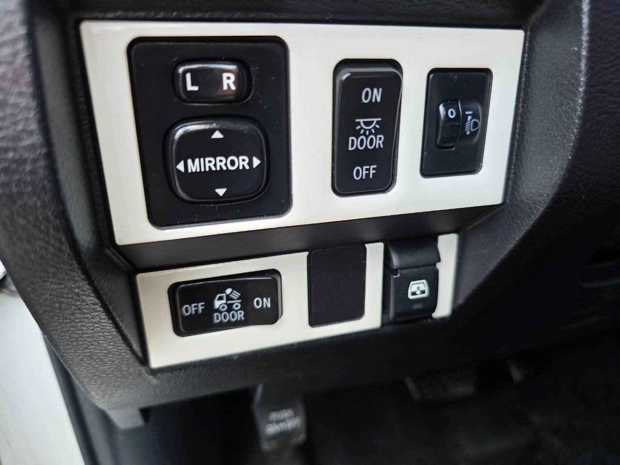Used 2014 Toyota Tundra SR5 w/ TRD Off Road Package AWD/4WD image 16