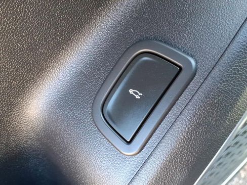 Used 2025 Buick Enclave Sport Touring image 16