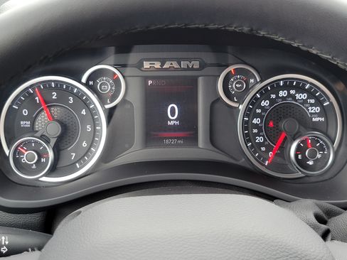 Used 2025 RAM 2500 Big Horn AWD/4WD image 11