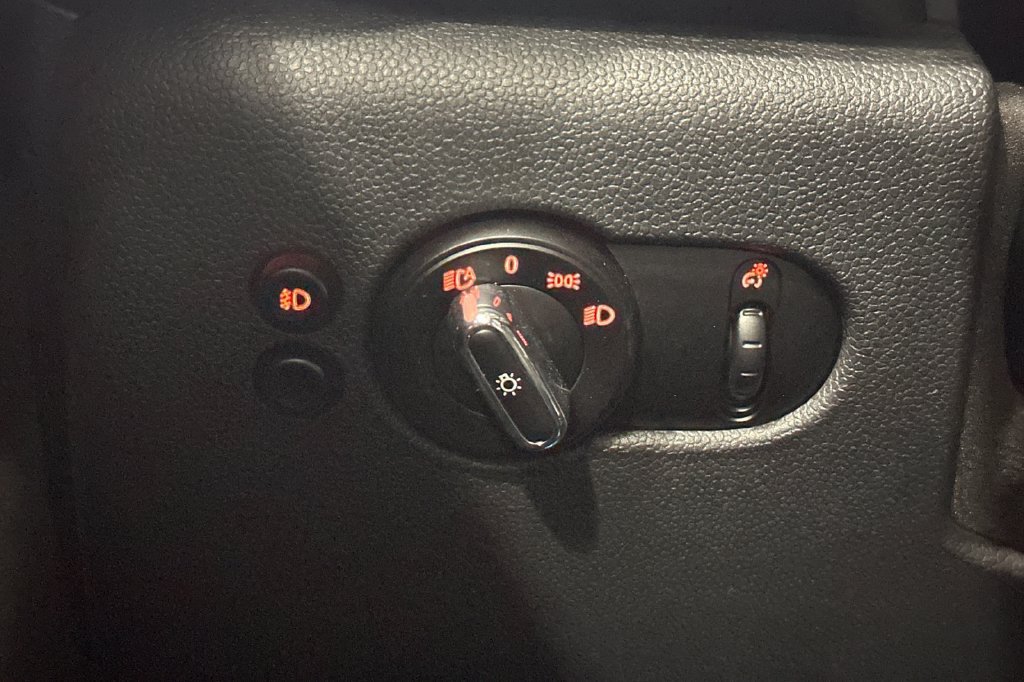 Used 2015 MINI Cooper S FWD image 30