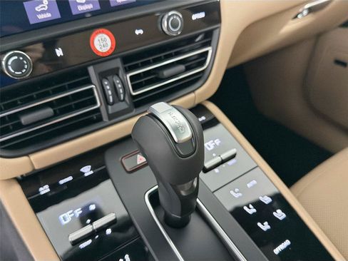 Certified 2026 Porsche Macan AWD/4WD image 34